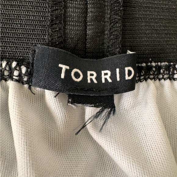 Torrid Midi Chiffon Floral Skater Skirt Torrid Size 2x - Picture 11 of 12